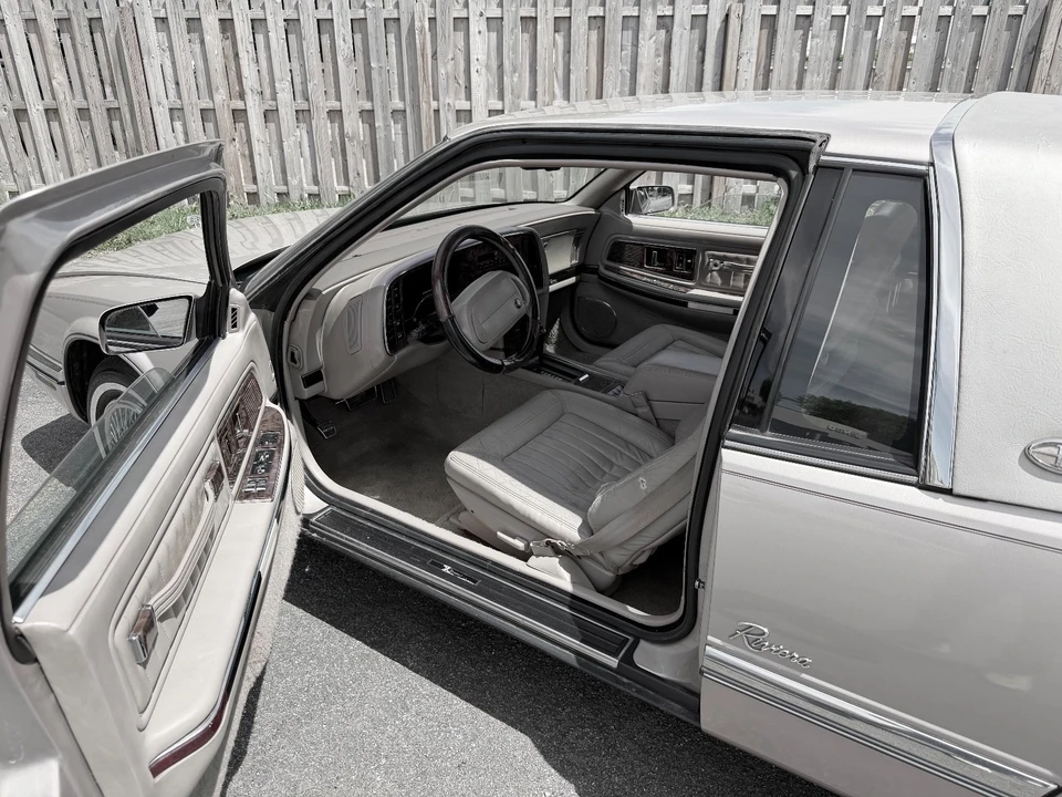 1990 Buick Riviera 4th-7th Gen - Image 15 of 23