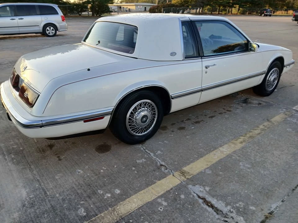 1990 Buick Riviera 4th-7th Gen - Image 4 of 7