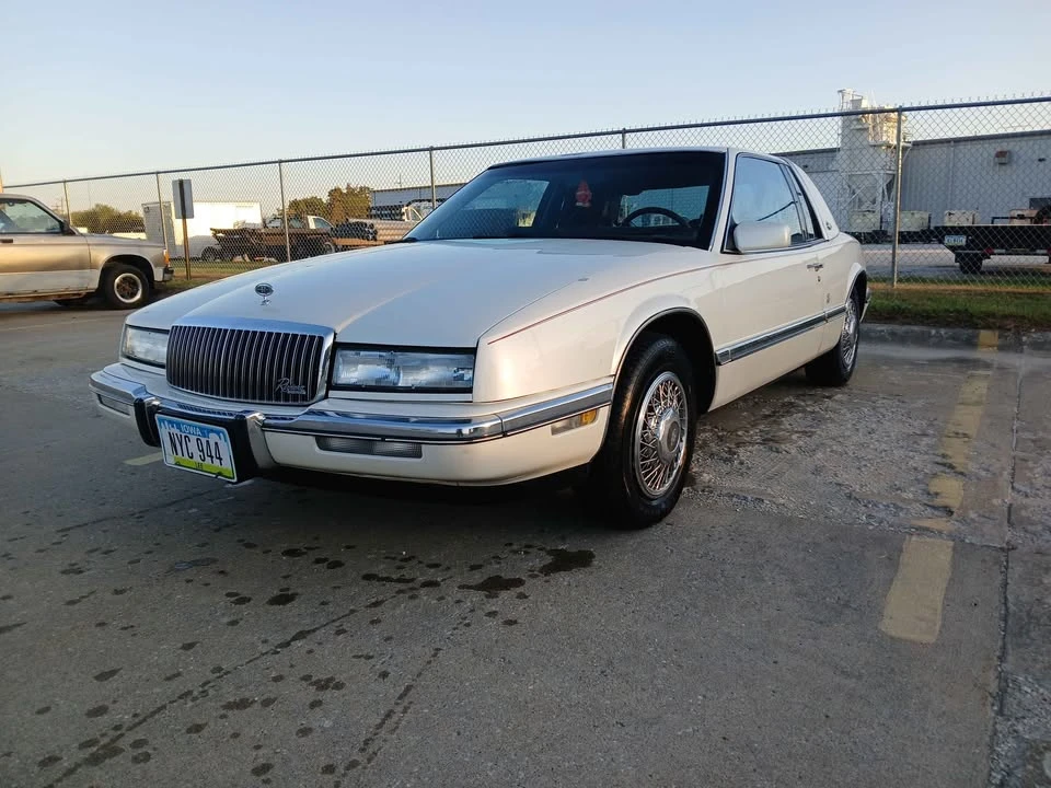 1990 Buick Riviera 4th-7th Gen - Image 2 of 7