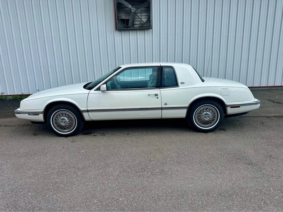1990 Buick Riviera 4th-7th Gen - Image 4 of 20