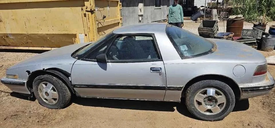 1990 Buick Reatta - Image 4 of 4
