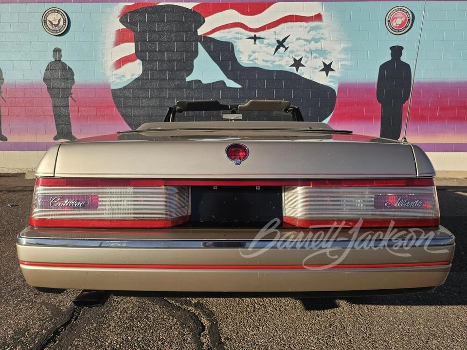 1990 Cadillac Allante - Image 16 of 19