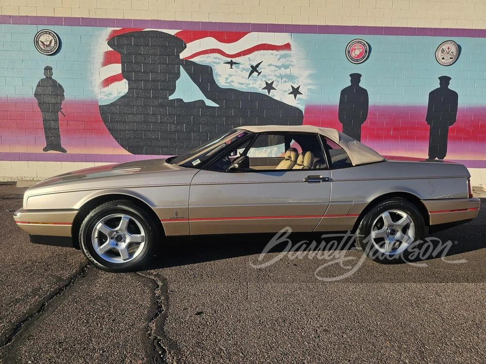 1990 Cadillac Allante - Image 18 of 19