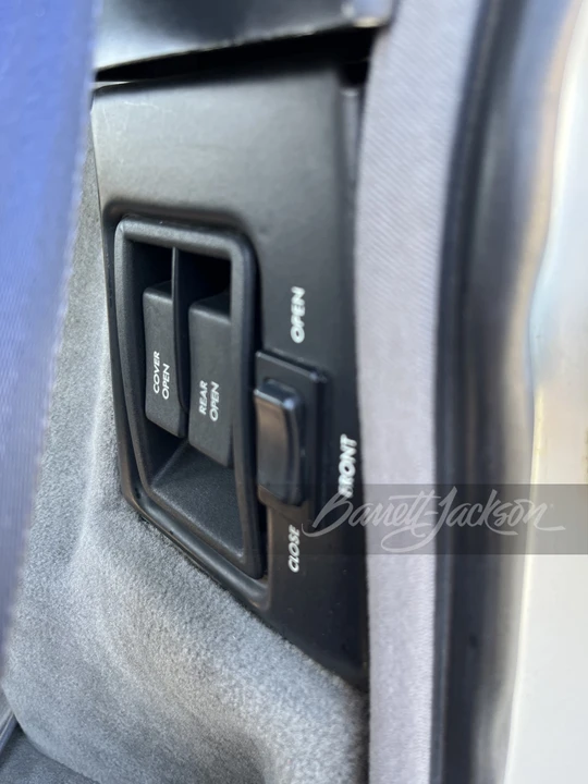 1990 Cadillac Allante - Image 25 of 31
