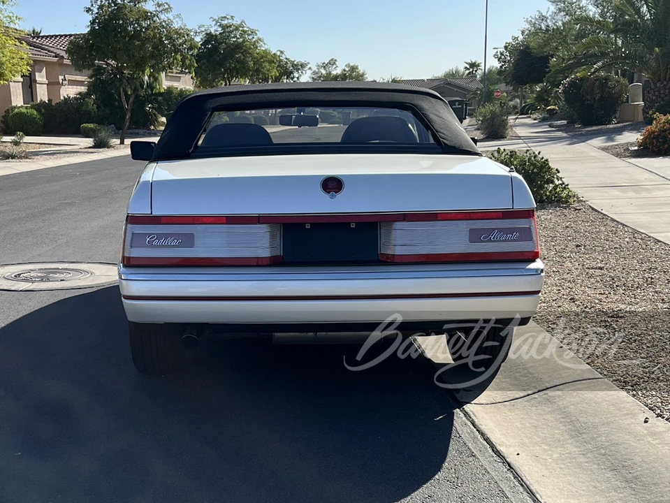 1990 Cadillac Allante - Image 11 of 31