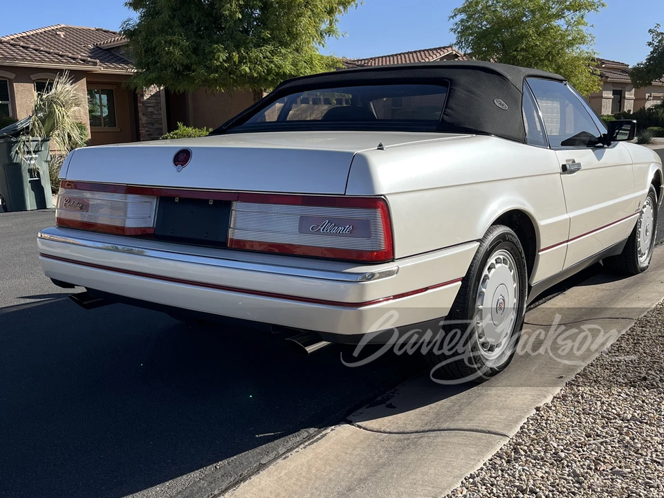 1990 Cadillac Allante - Image 13 of 31