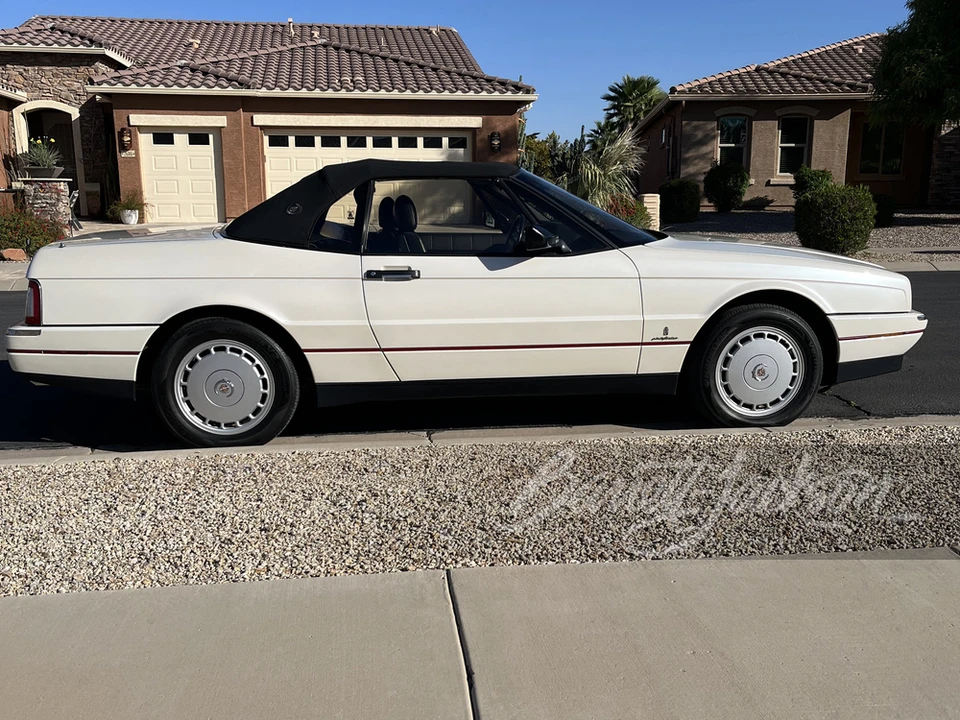 1990 Cadillac Allante - Image 3 of 31