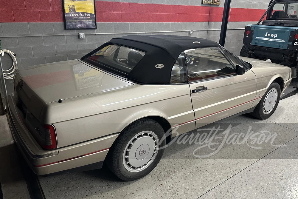 1990 Cadillac Allante - Image 17 of 18
