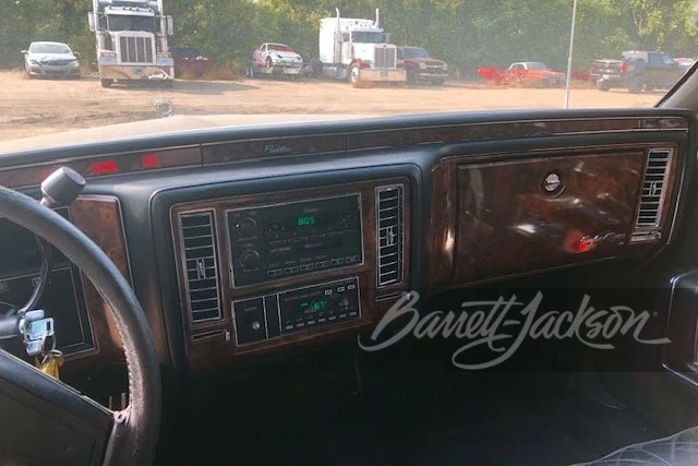 1990 Cadillac Brougham - Image 10 of 13