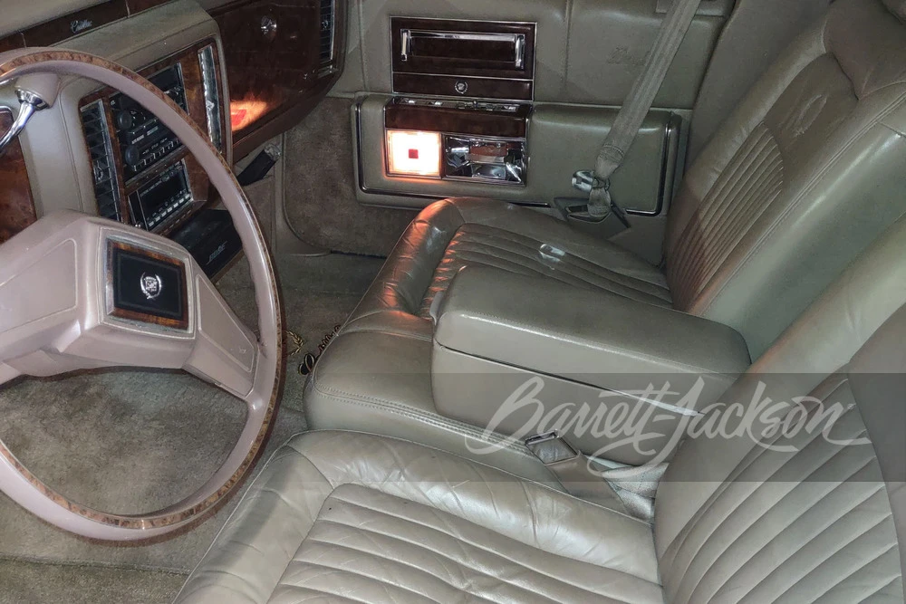 1990 Cadillac Brougham - Image 17 of 27
