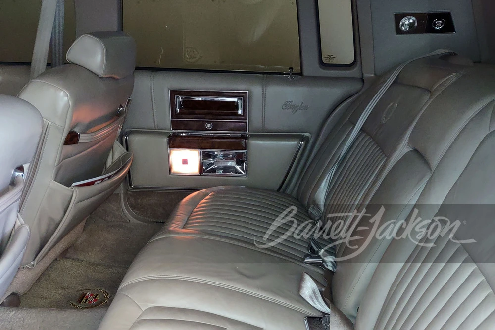 1990 Cadillac Brougham - Image 19 of 27