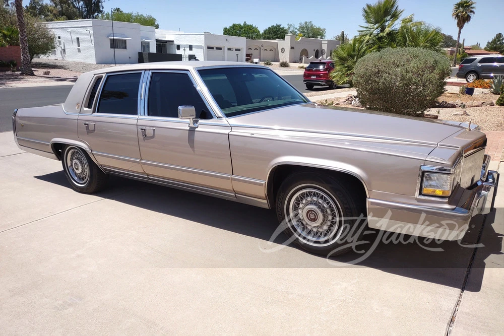 1990 Cadillac Brougham - Image 20 of 27