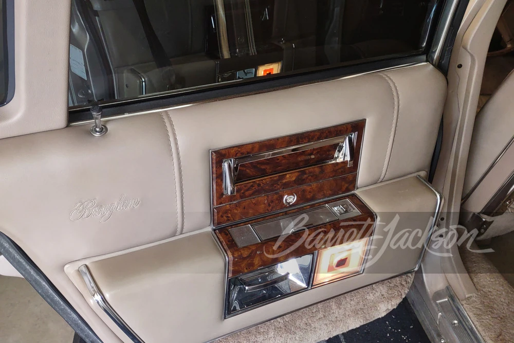 1990 Cadillac Brougham - Image 25 of 27