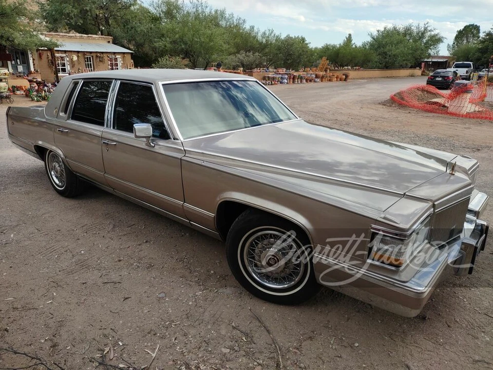 1990 Cadillac Brougham - Image 3 of 27
