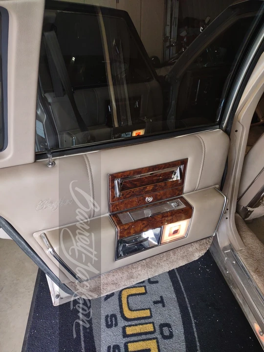 1990 Cadillac Brougham - Image 12 of 27