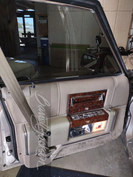 1990 Cadillac Brougham - Image 13 of 27