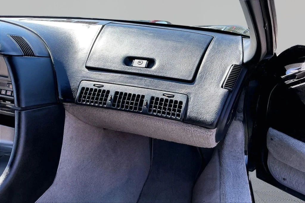 1990 Chevrolet Corvette C4 - Image 15 of 21
