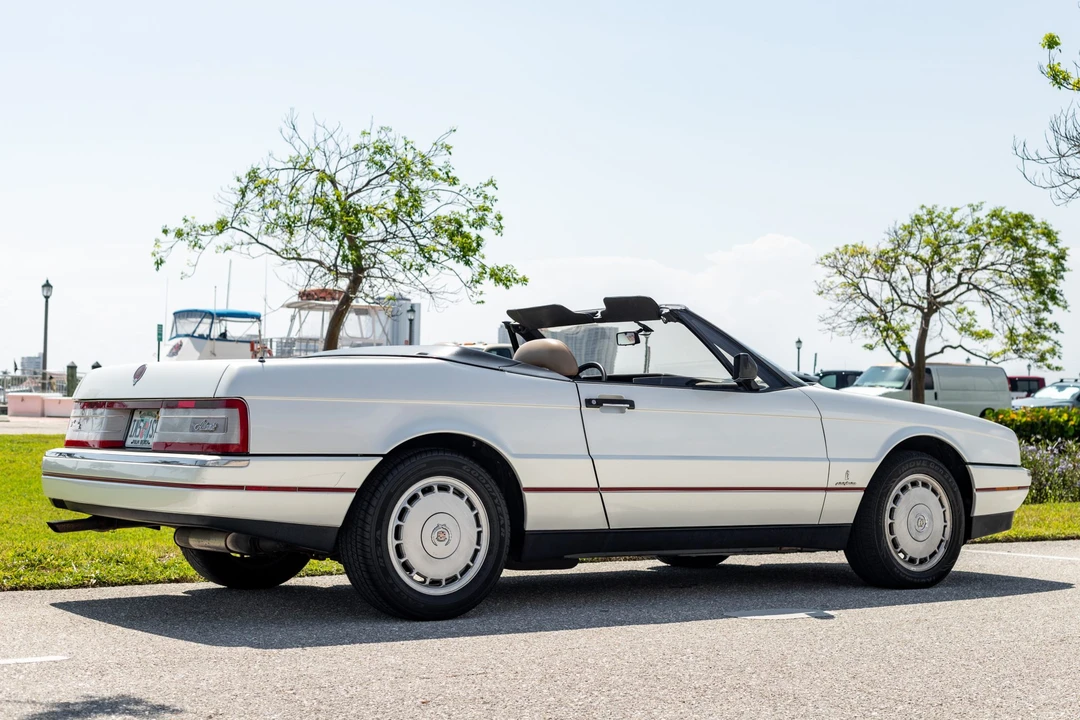 1990 Cadillac Allante - Image 16 of 31