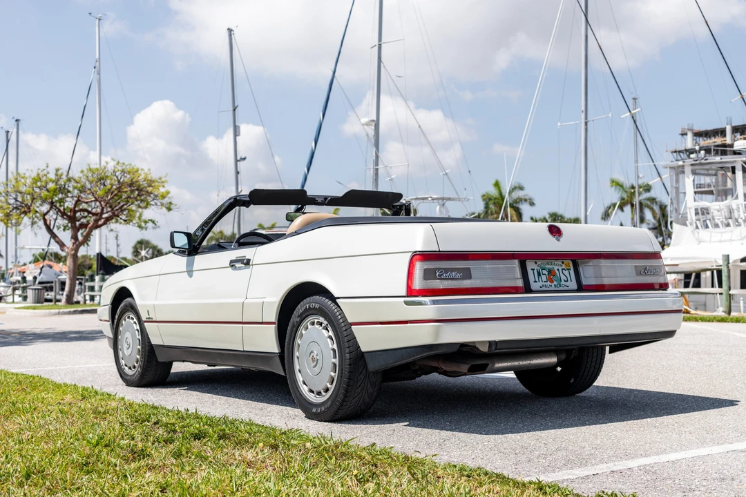 1990 Cadillac Allante - Image 19 of 31