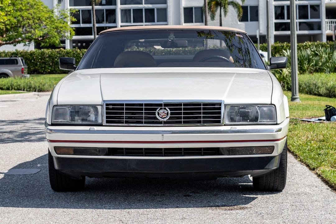 1990 Cadillac Allante - Image 2 of 31