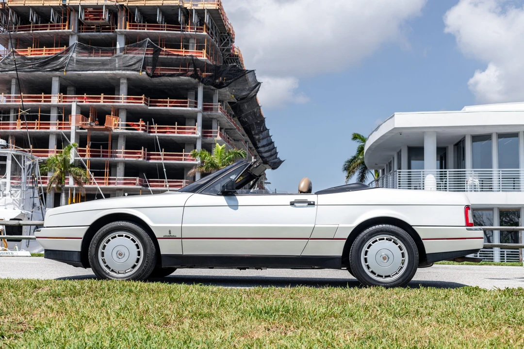 1990 Cadillac Allante - Image 22 of 31