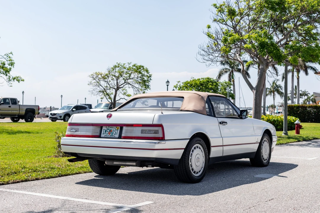 1990 Cadillac Allante - Image 5 of 31