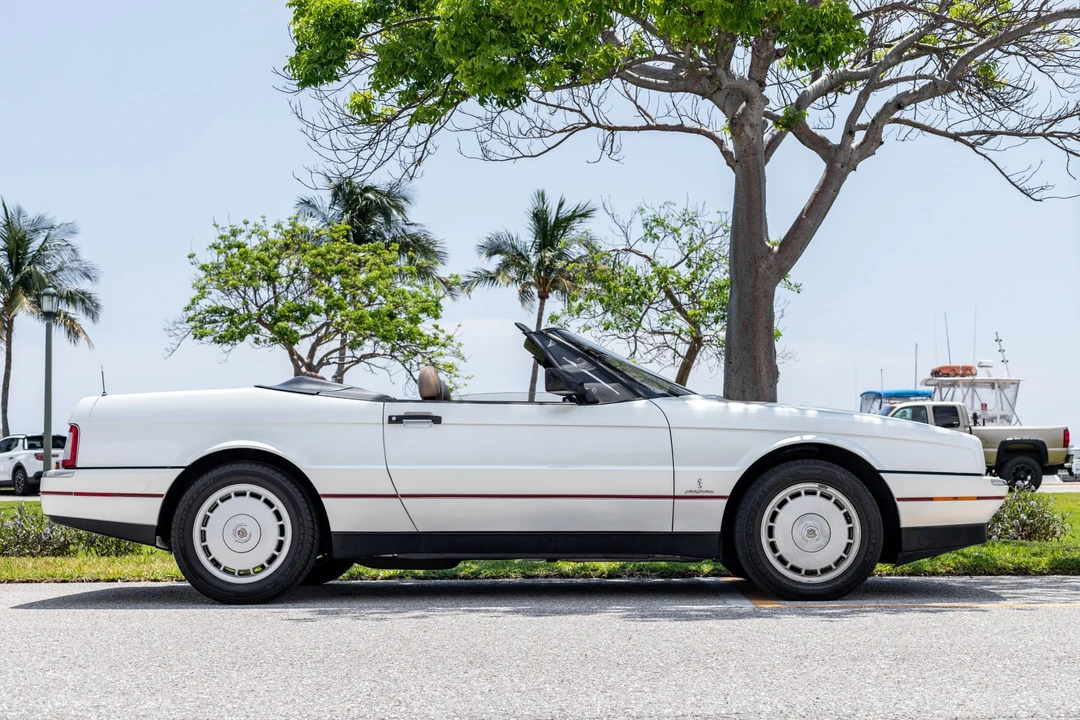 1990 Cadillac Allante - Image 13 of 31