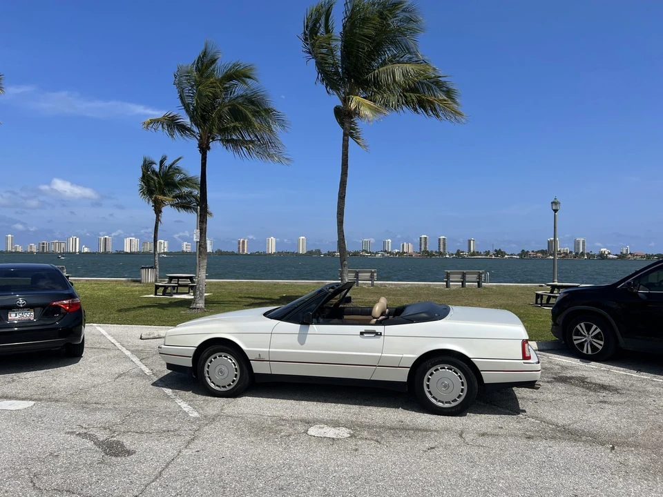 1990 Cadillac Allante - Image 24 of 31