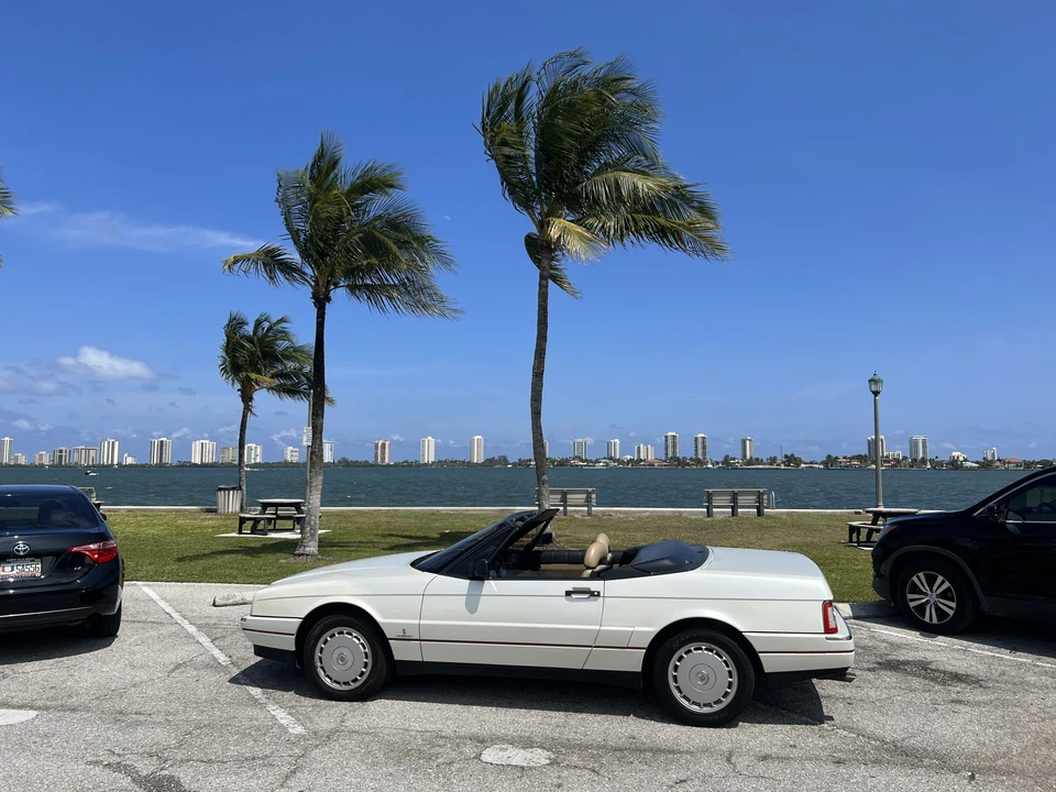 1990 Cadillac Allante - Image 23 of 31