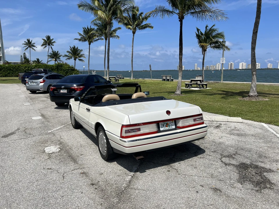 1990 Cadillac Allante - Image 21 of 31