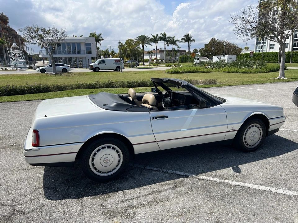 1990 Cadillac Allante - Image 15 of 31