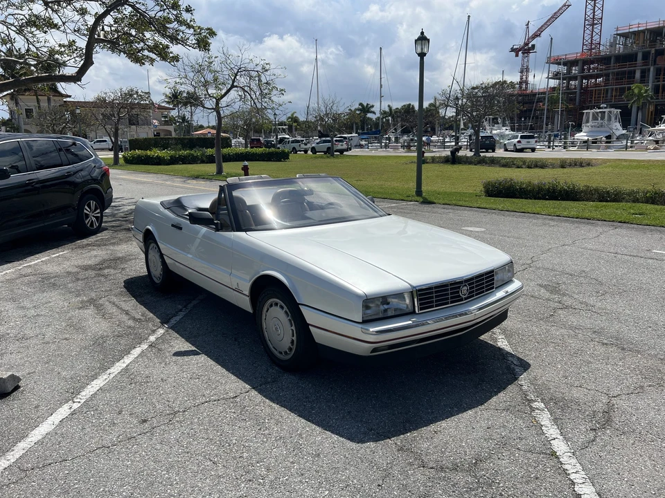 1990 Cadillac Allante - Image 11 of 31