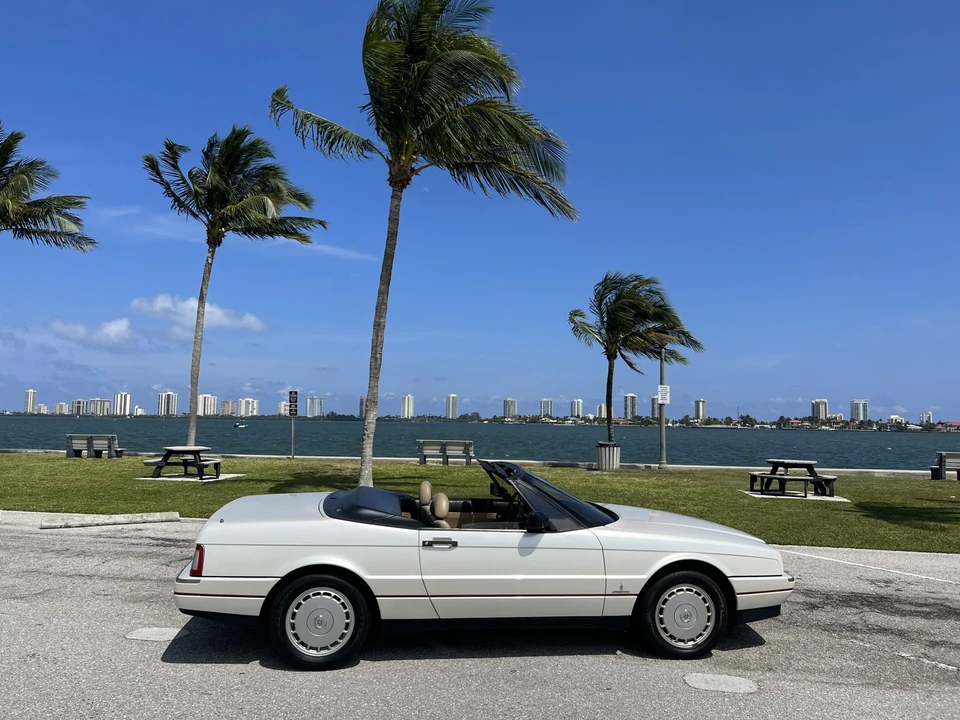 1990 Cadillac Allante - Image 14 of 31