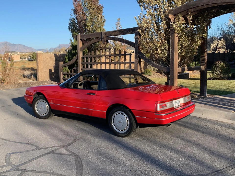 1990 Cadillac Allante - Image 13 of 18