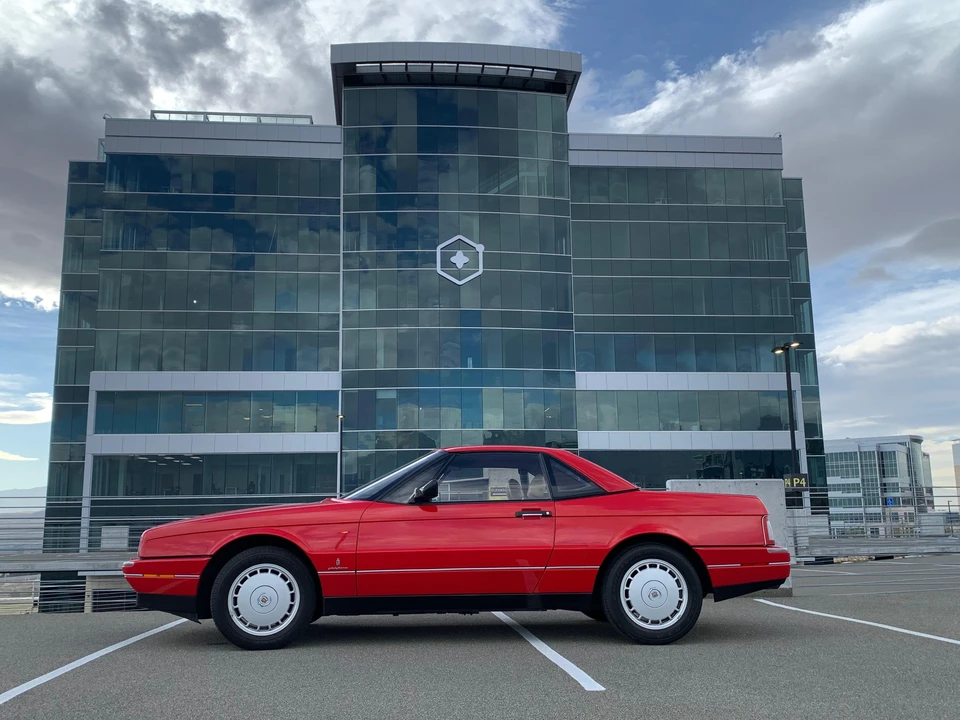 1990 Cadillac Allante - Image 10 of 18