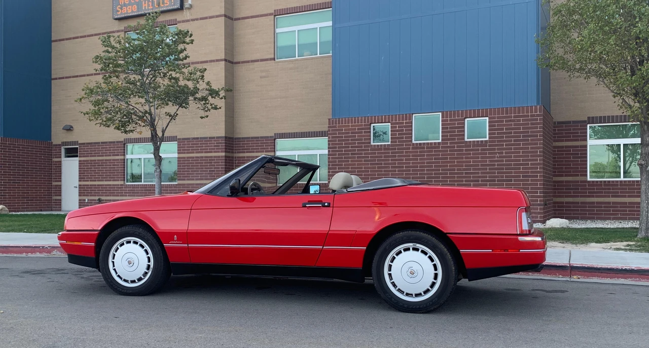 1990 Cadillac Allante - Image 11 of 18