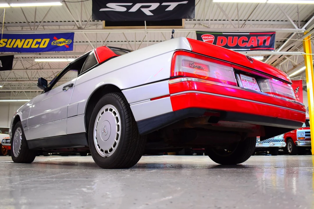 1990 Cadillac Allante - Image 17 of 20