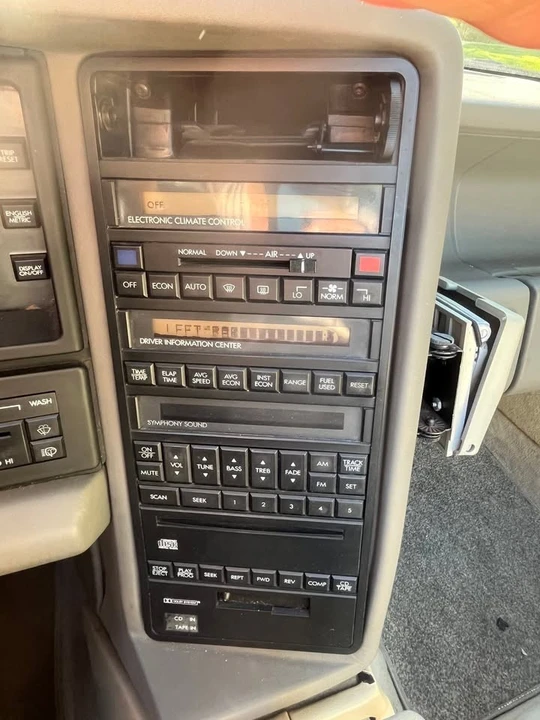 1990 Cadillac Allante - Image 10 of 19