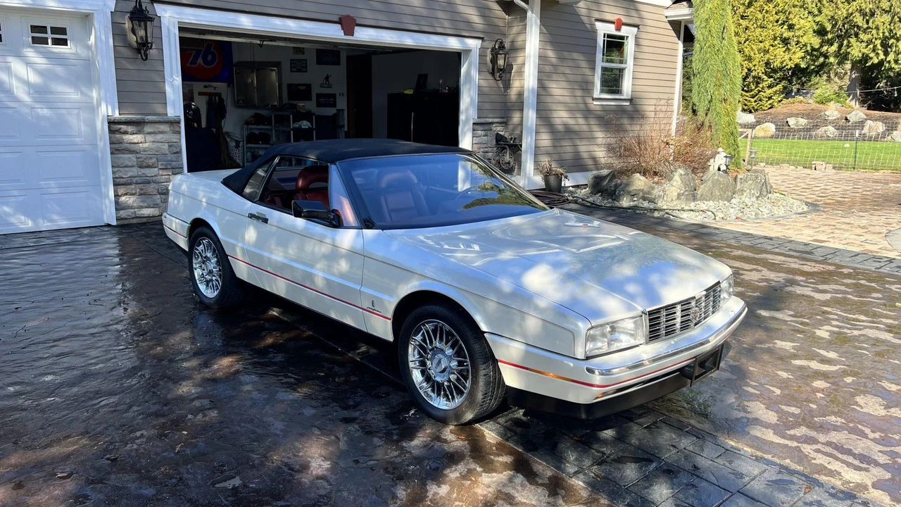 1990 Cadillac Allante - Image 10 of 31