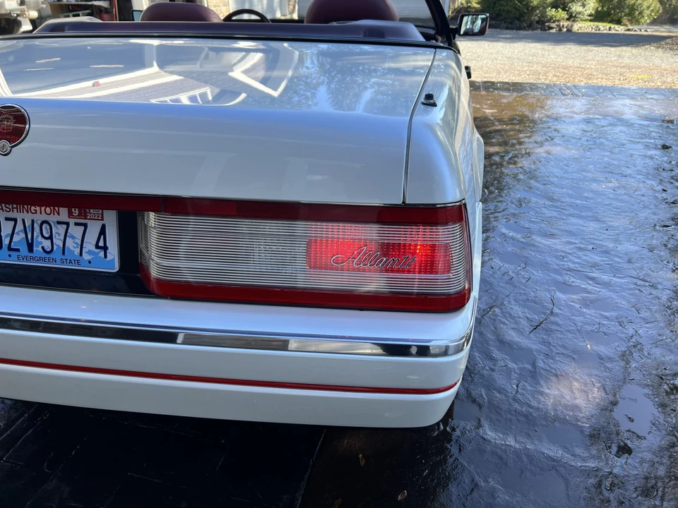1990 Cadillac Allante - Image 23 of 31