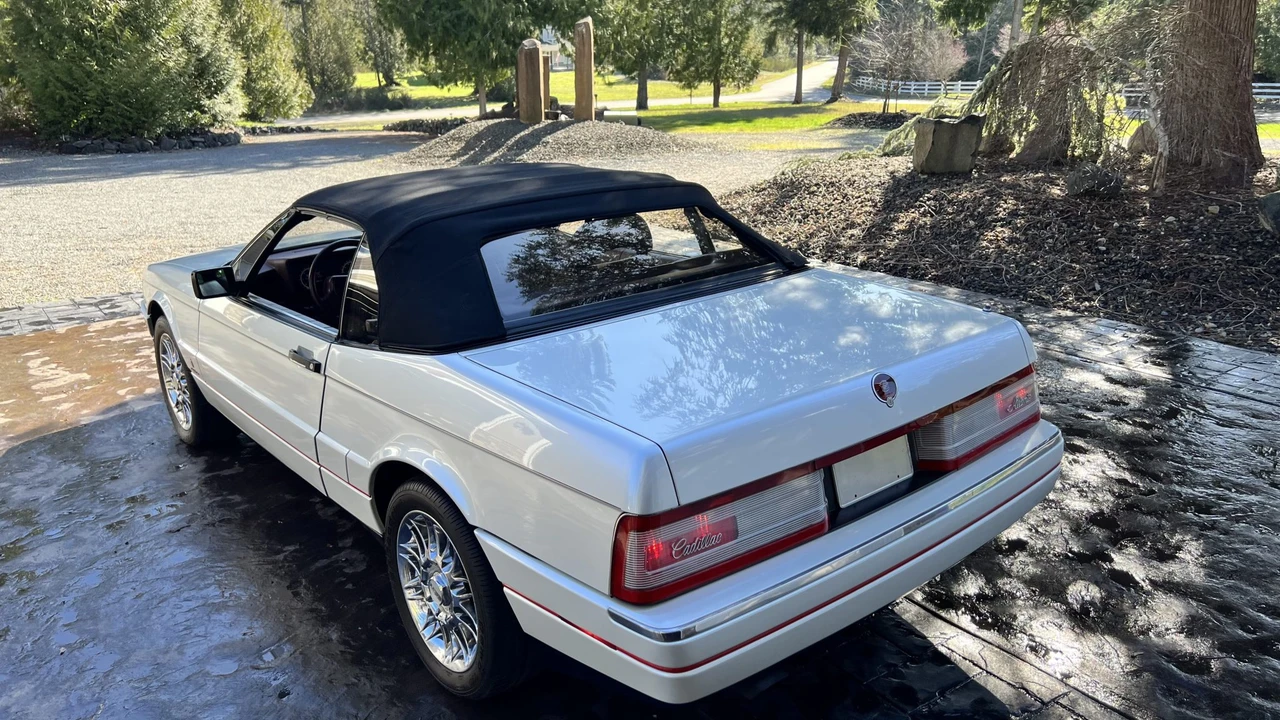 1990 Cadillac Allante - Image 8 of 31