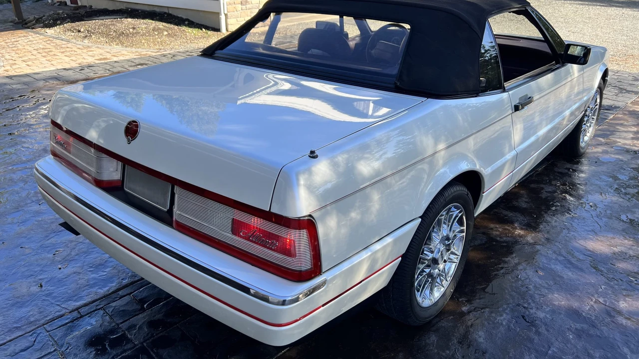 1990 Cadillac Allante - Image 25 of 31