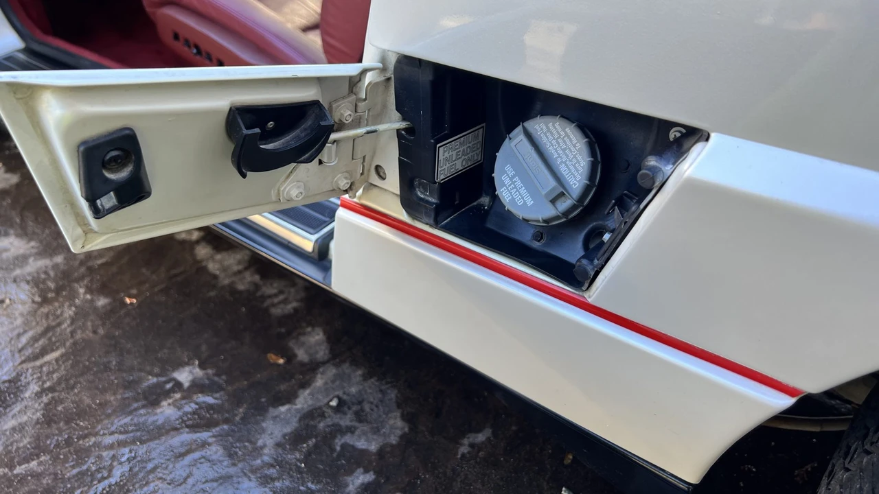 1990 Cadillac Allante - Image 31 of 31