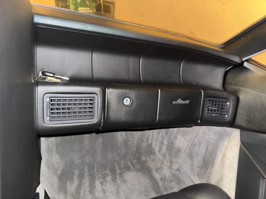 1990 Cadillac Allante - Image 12 of 15