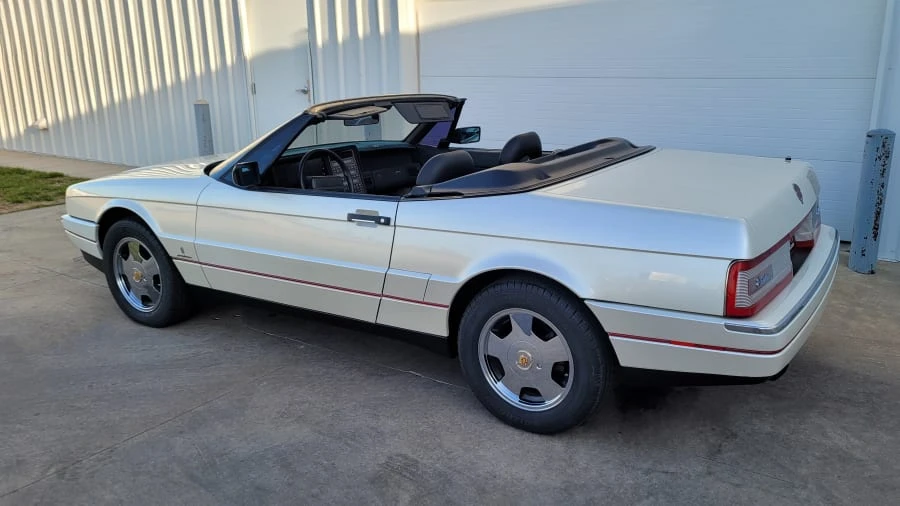 1990 Cadillac Allante - Image 8 of 31