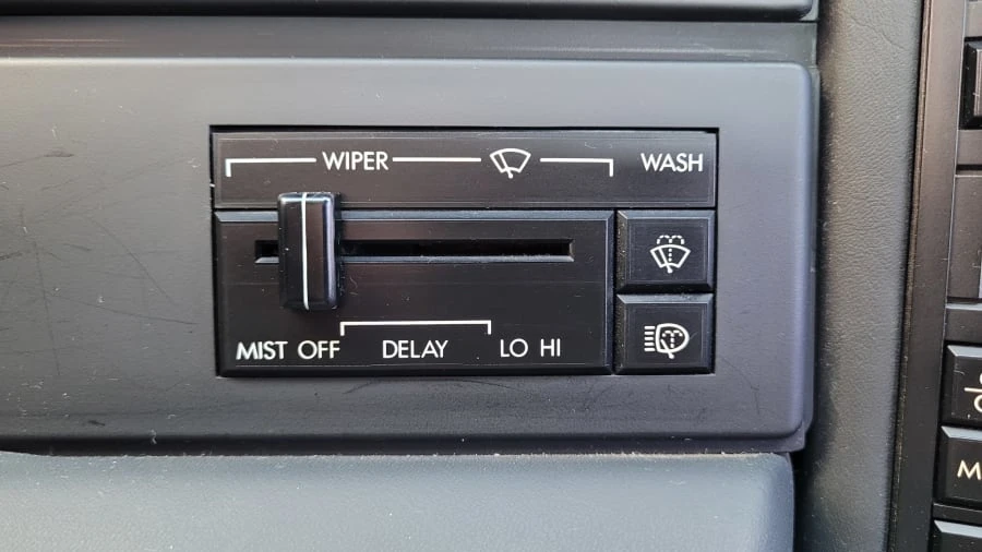 1990 Cadillac Allante - Image 23 of 31