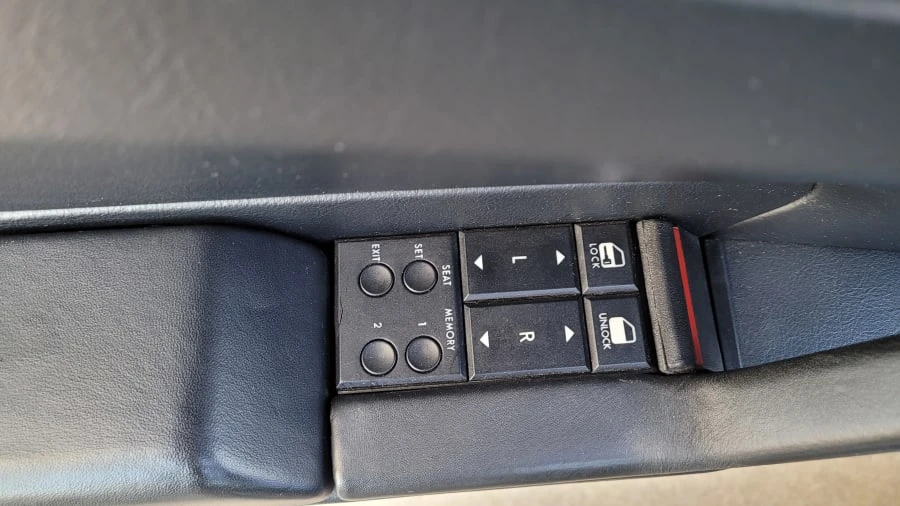 1990 Cadillac Allante - Image 22 of 31
