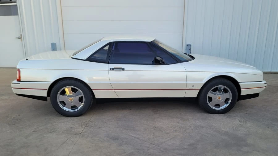 1990 Cadillac Allante - Image 2 of 31