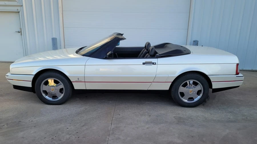 1990 Cadillac Allante - Image 9 of 31