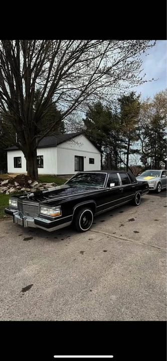 1990 Cadillac Brougham - Image 10 of 11